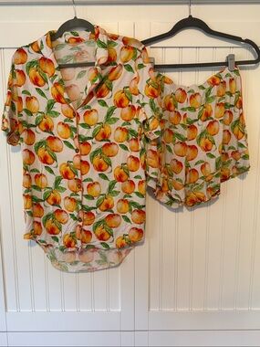 Posh Peanut Georgia Peaches Women’s Pajamas Short Sleeve Shorts Set Size Medium